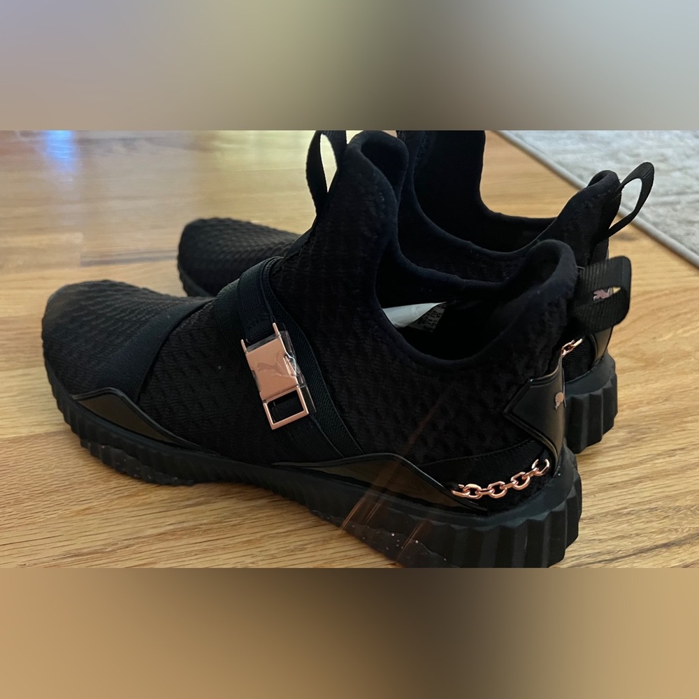 Puma sneakers. In black